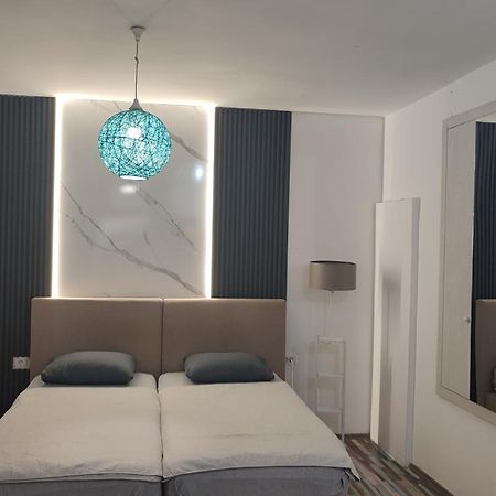 V&J Apartments Podgorica Luaran gambar